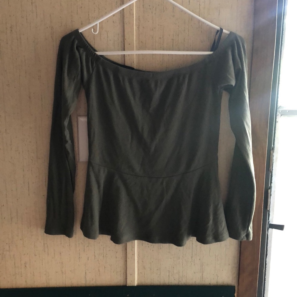 Longsleeve of the shoulder top